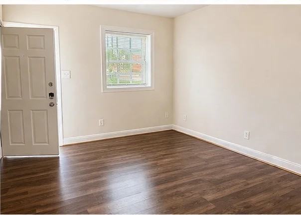 2917 M St #B - Photo 2 of 9