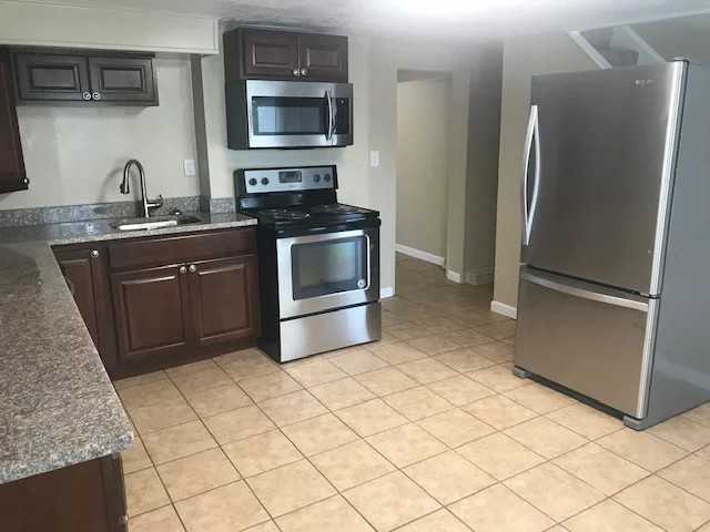 304 Fingal St - Photo 2 of 20