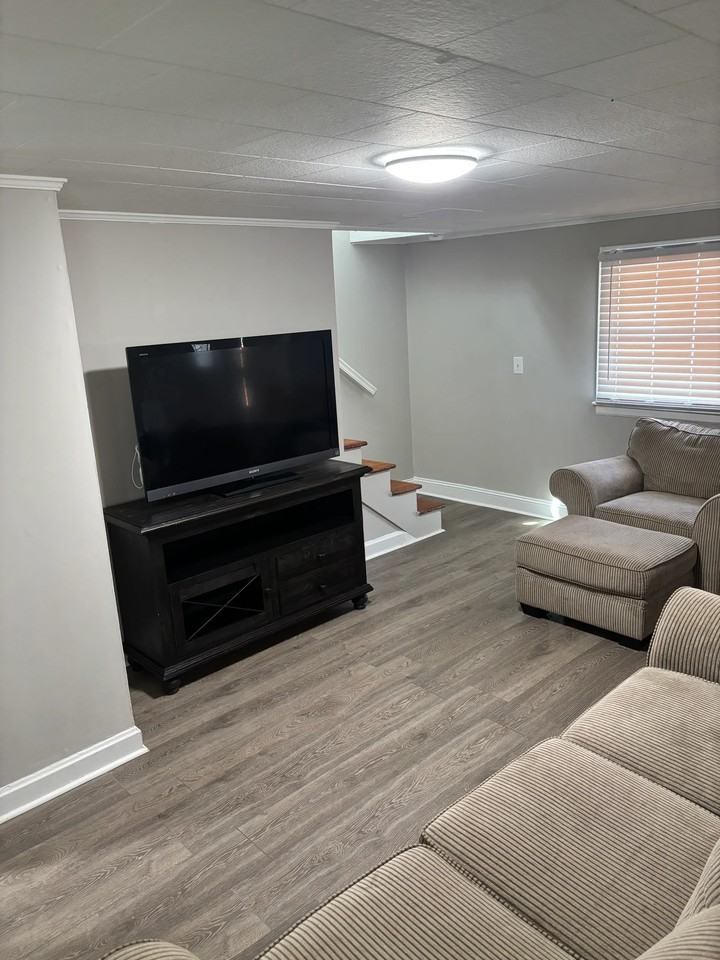 407 1/2 Gaston Ave - Photo 5 of 9