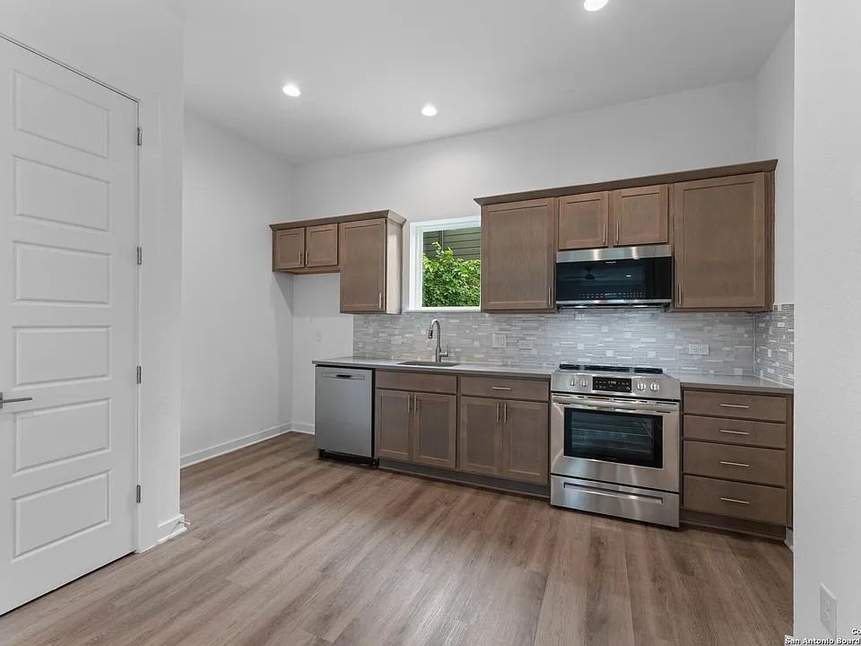 323 Howard St #323 - Photo 3 of 14