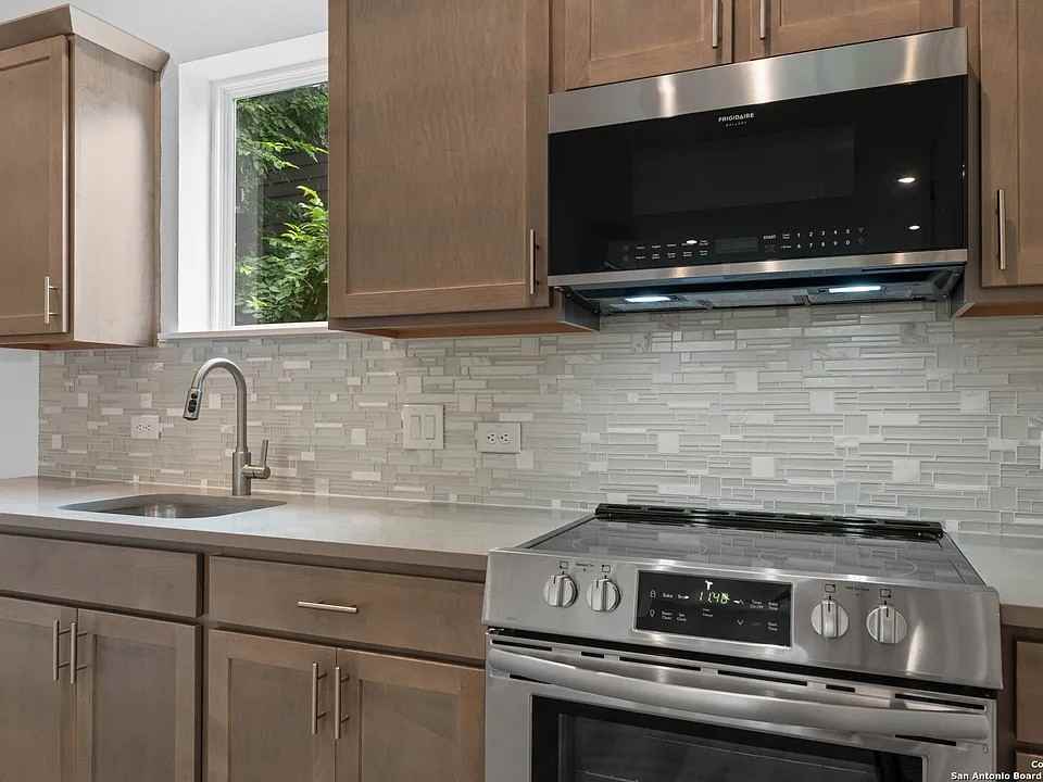 323 Howard St #323 - Photo 4 of 14