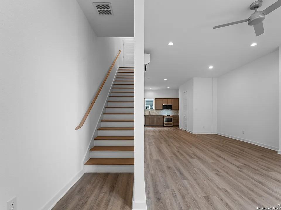 323 Howard St #323 - Photo 5 of 14