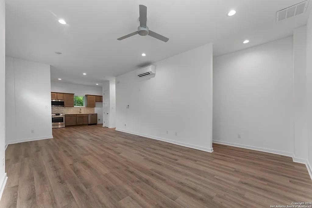 323 Howard St #323 - Photo 6 of 14