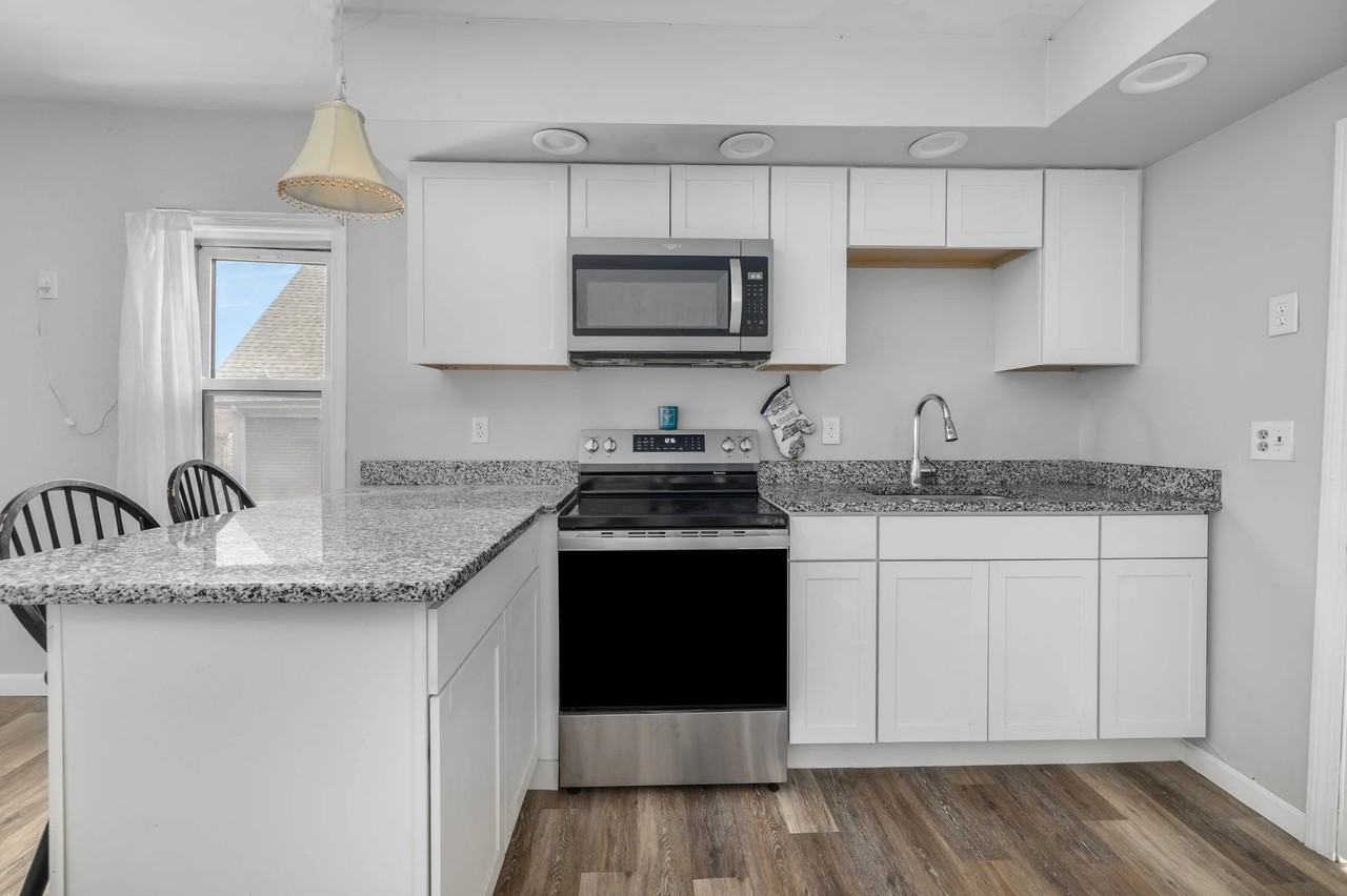 41 E Transit St #2R - Photo 4 of 15