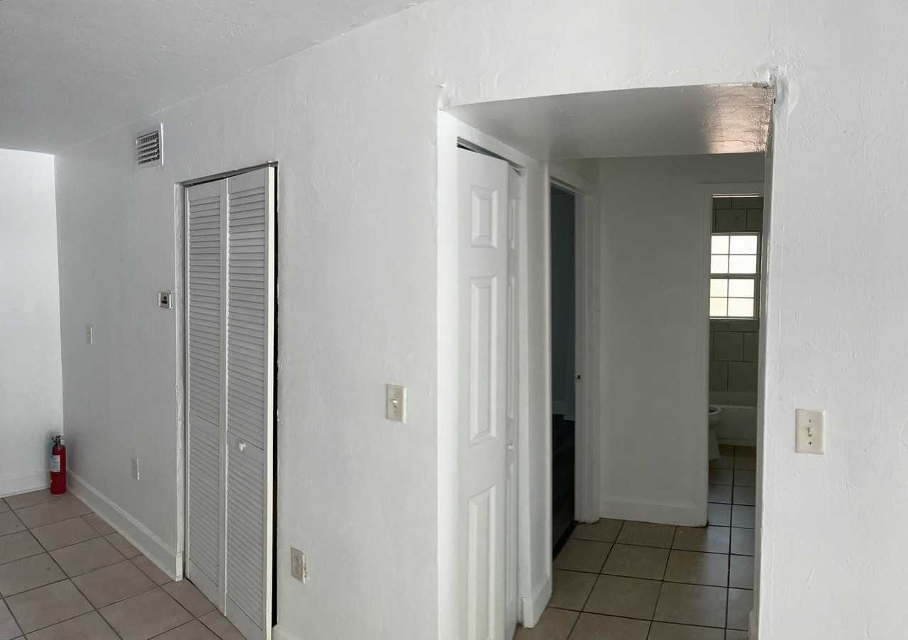 818 Southwest 63rd Terrace #B - Photo 2 of 5