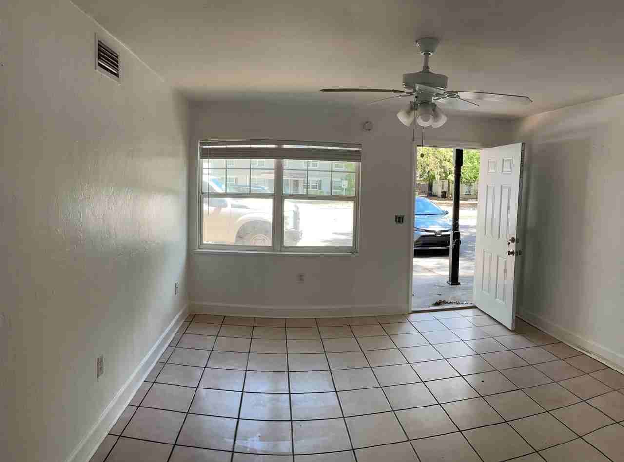 818 Southwest 63rd Terrace #B - Photo 3 of 5