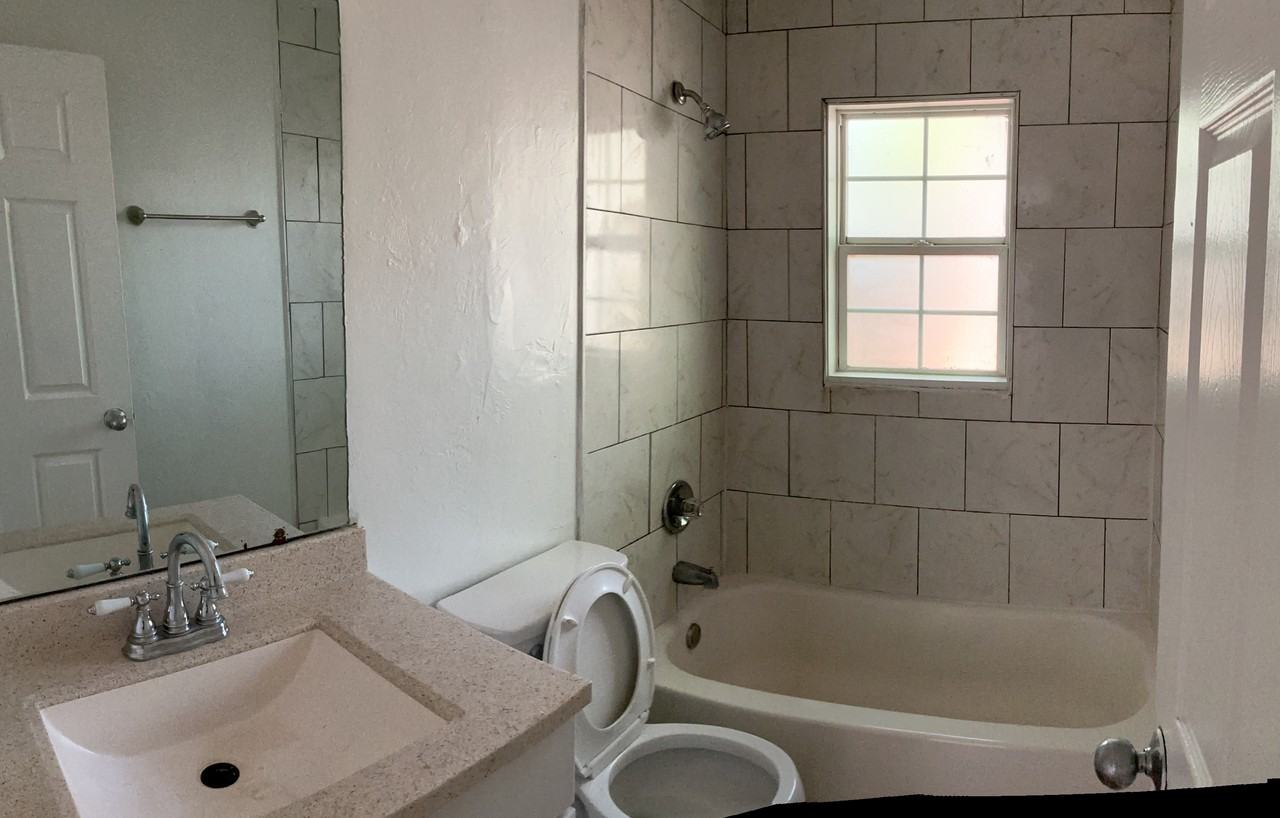 818 Southwest 63rd Terrace #B - Photo 4 of 5