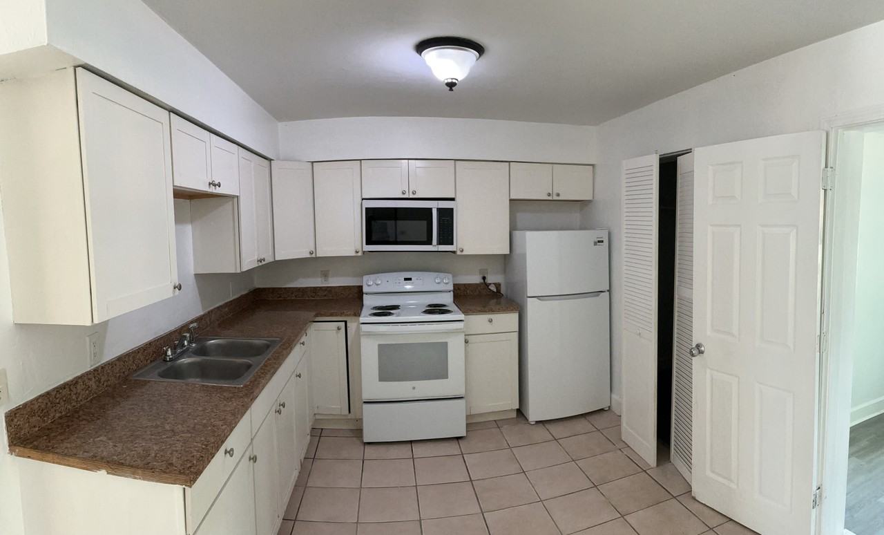 818 Southwest 63rd Terrace #B - Photo 5 of 5