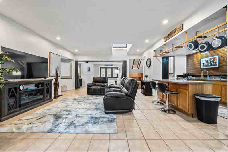 383 Oxford St #6 - Photo 7 of 20