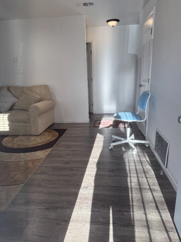 914 Mccreery Ave - Photo 3 of 9