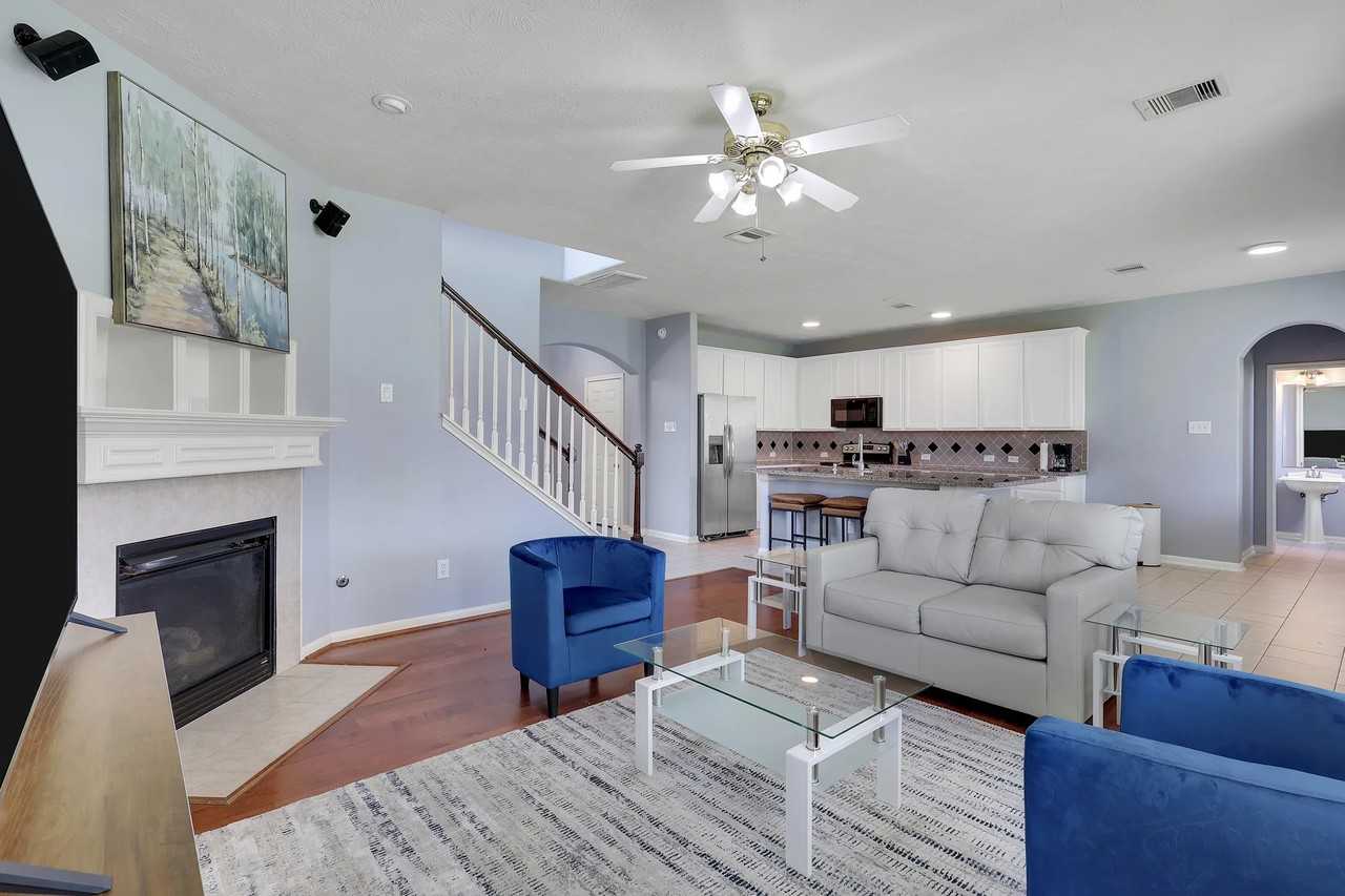 615 Arbor Green Ln - Photo 2 of 16