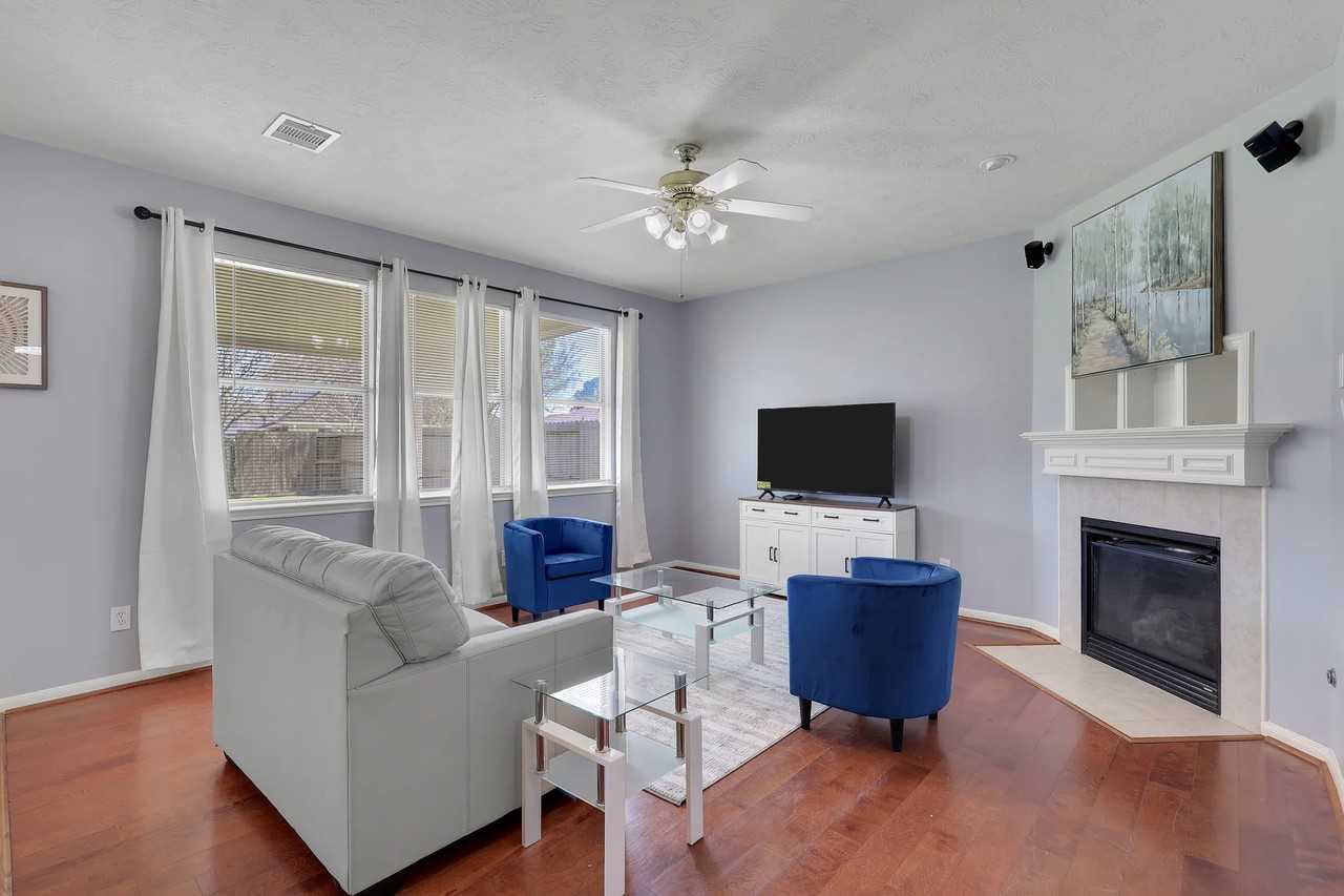 615 Arbor Green Ln - Photo 3 of 16