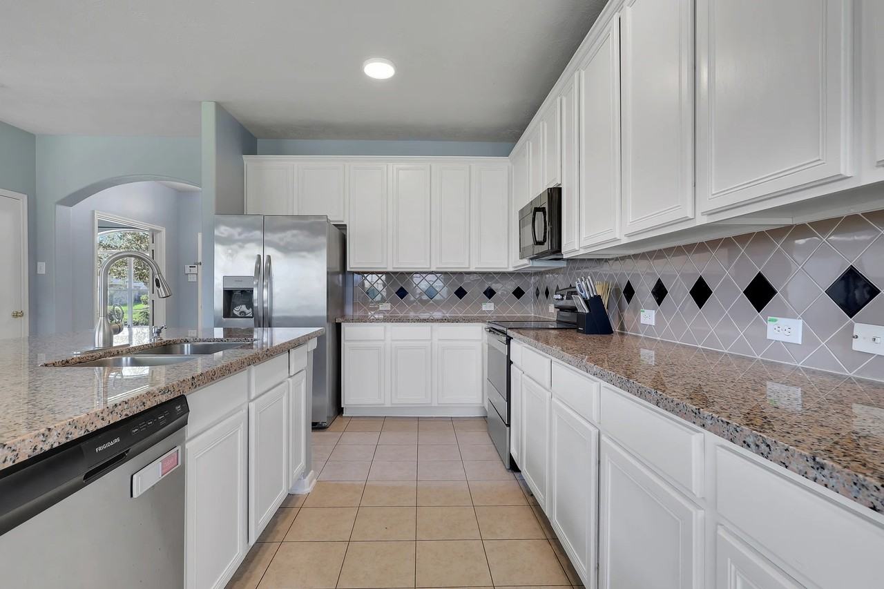 615 Arbor Green Ln - Photo 4 of 16