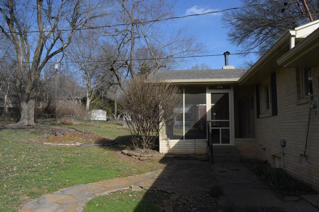 2523 S Cedarbrook Ave - Photo 4 of 20