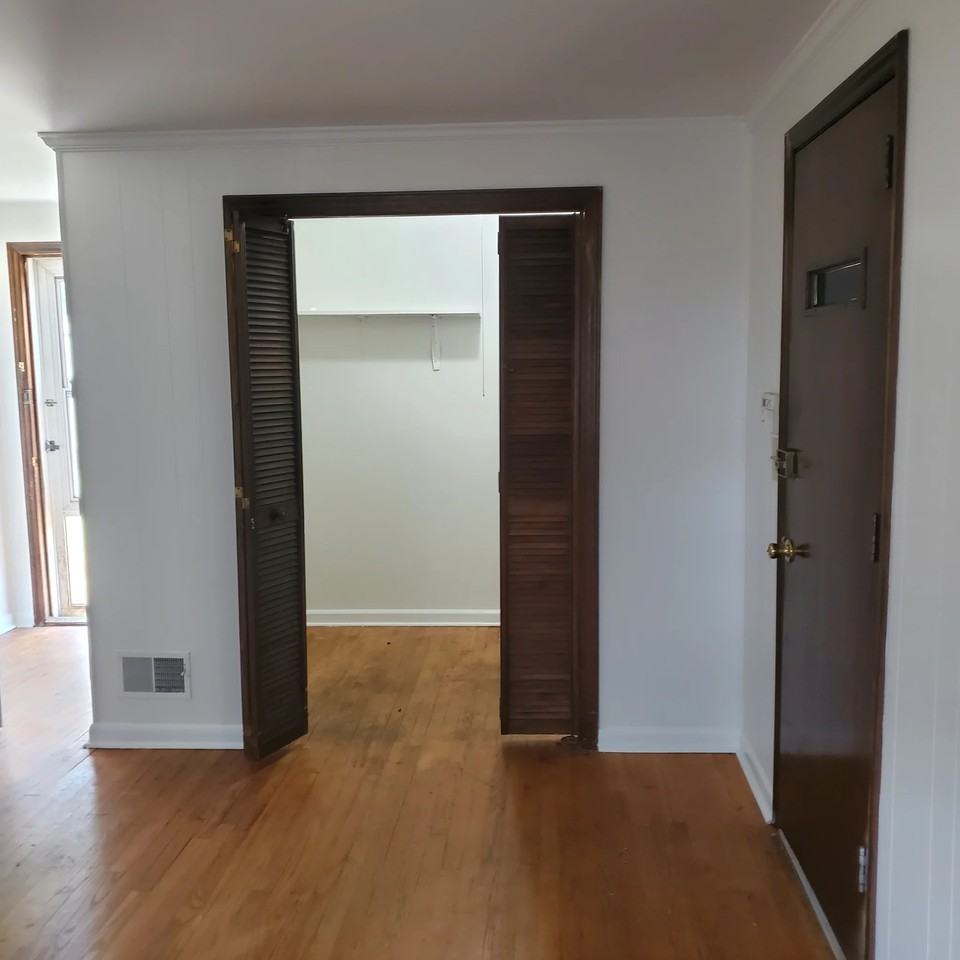 301 W Lakeside Ave - Photo 4 of 16