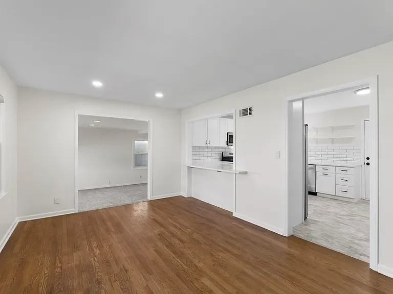 5617 Beverly Ave - Photo 4 of 15