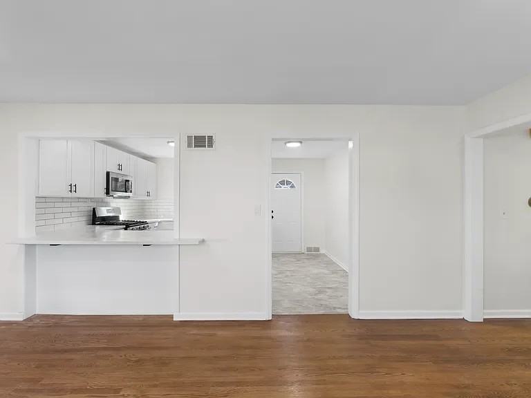 5617 Beverly Ave - Photo 5 of 15