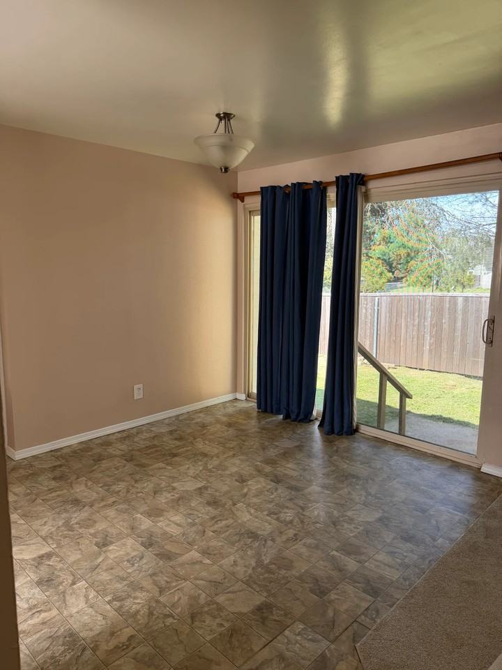 17459 Sw Wright St - Photo 4 of 15