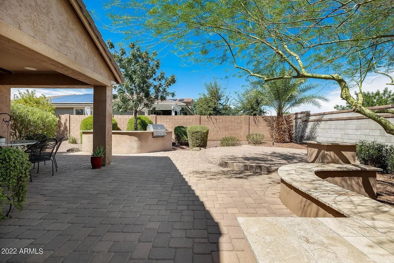 3033 S 185th Dr - Photo 2 of 12