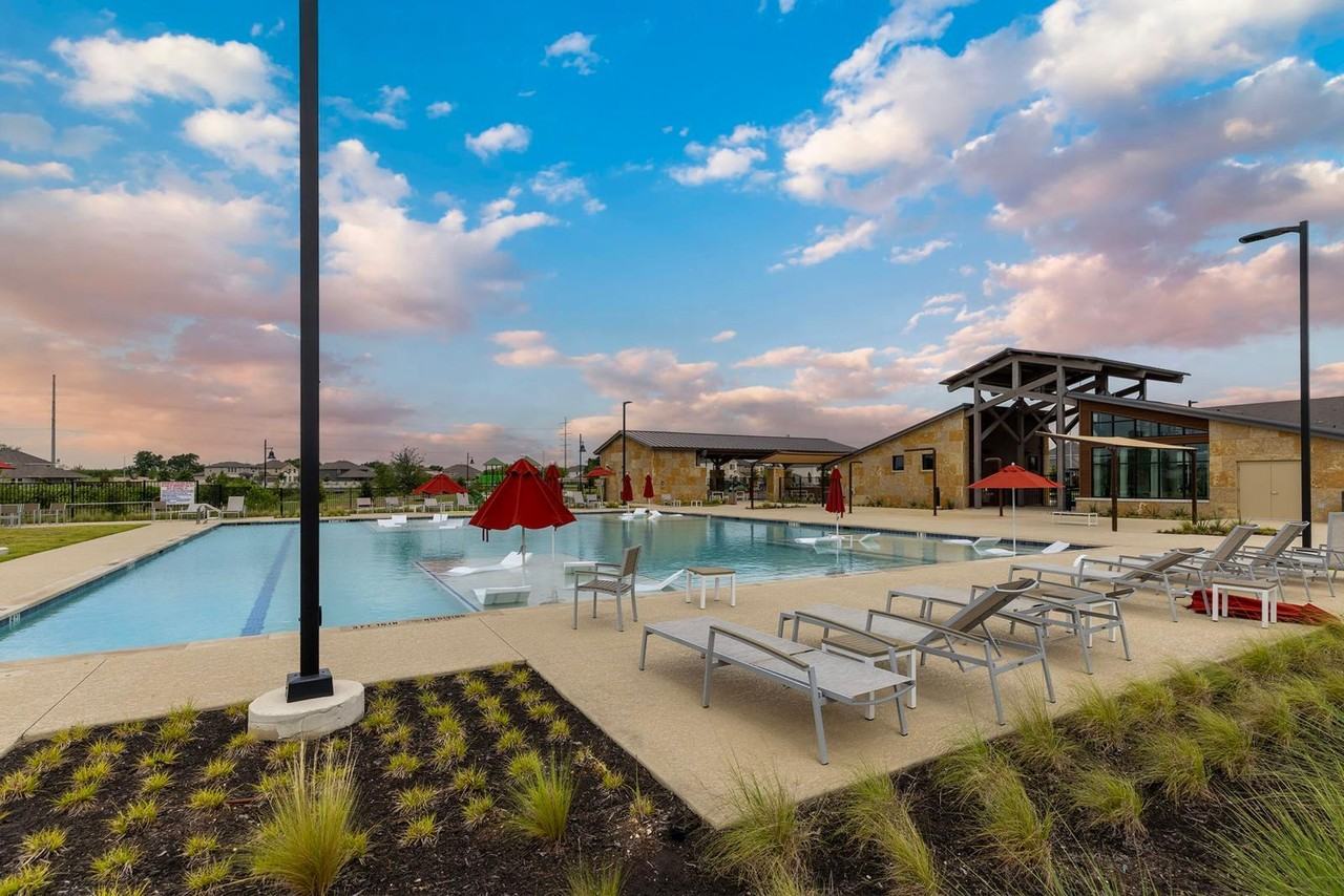 204 Flowers Ave - Photo 2 of 11