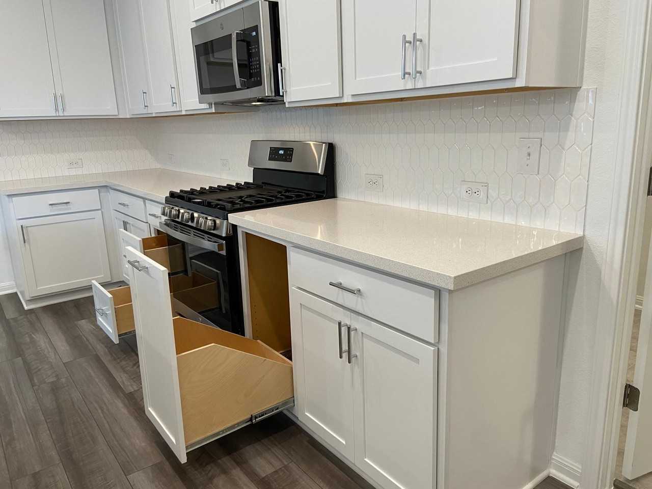 204 Flowers Ave - Photo 6 of 11