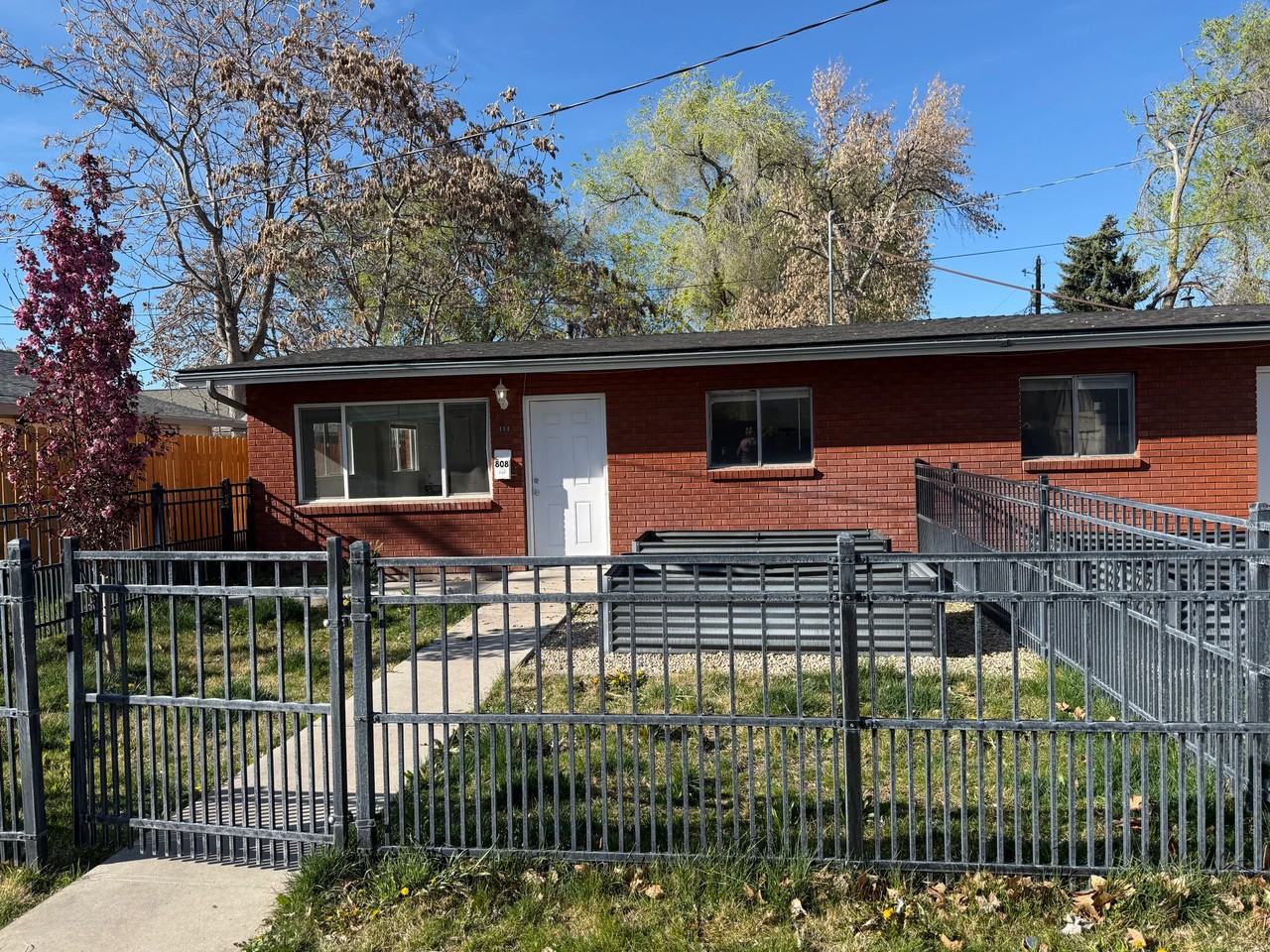 808 E Sherman Ave - Photo 2 of 18