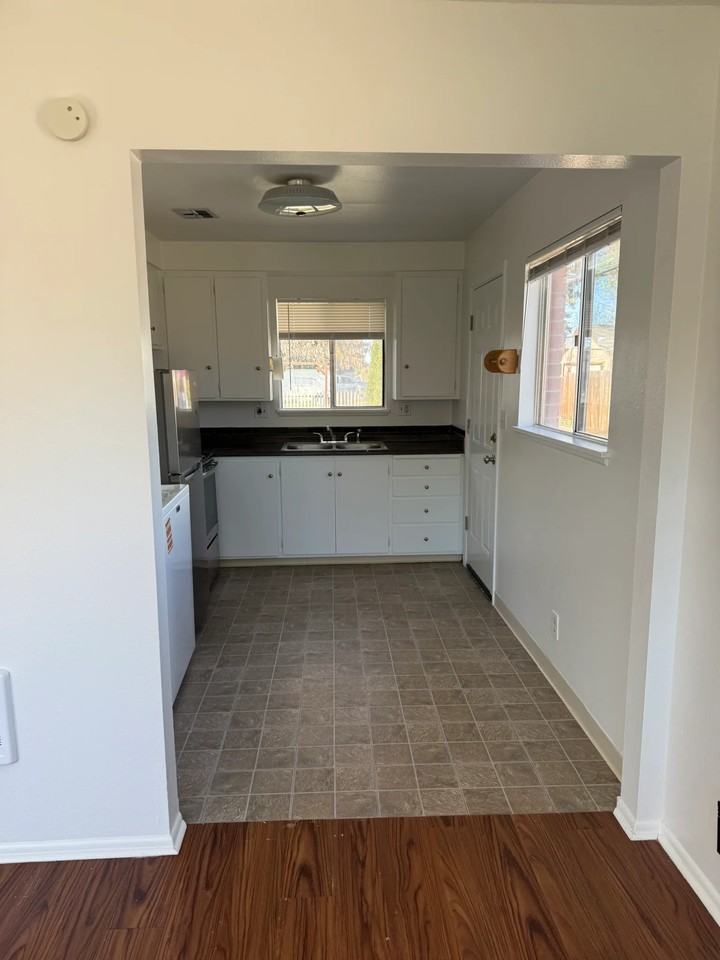 808 E Sherman Ave - Photo 4 of 18