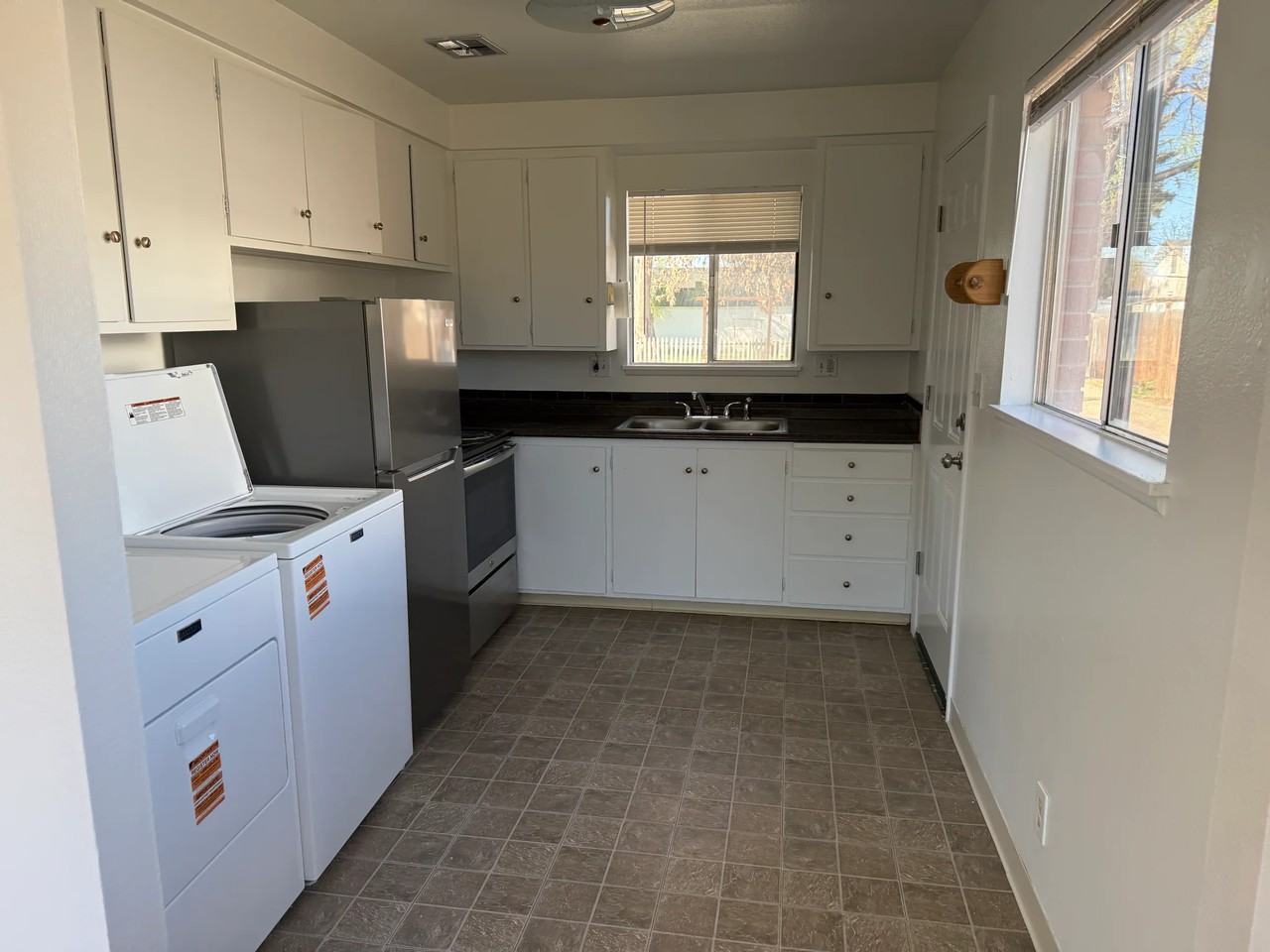 808 E Sherman Ave - Photo 5 of 18