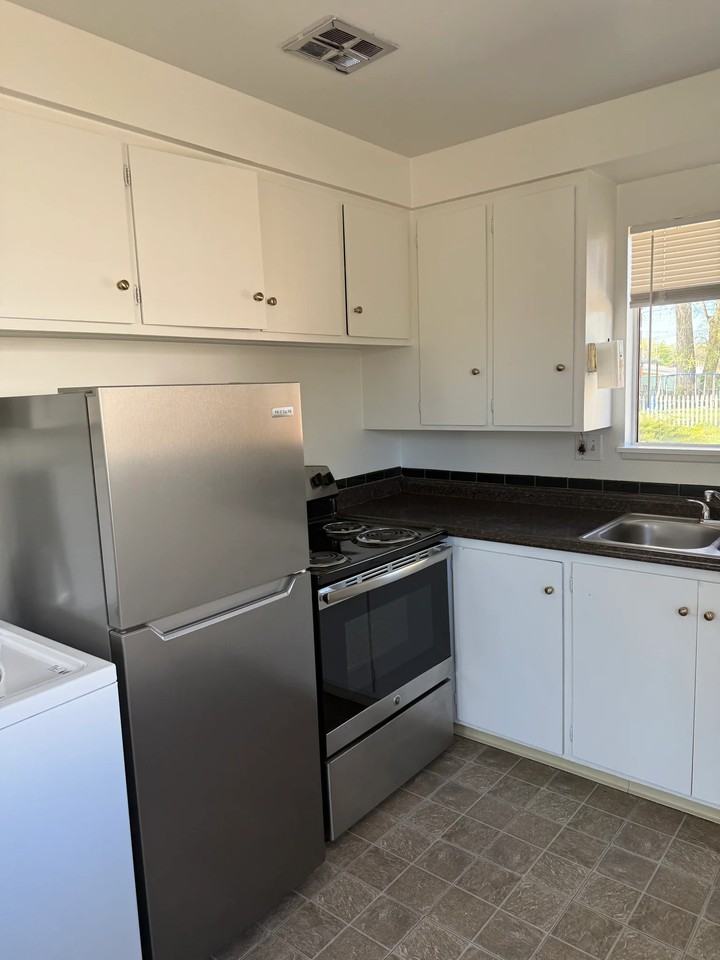 808 E Sherman Ave - Photo 7 of 18