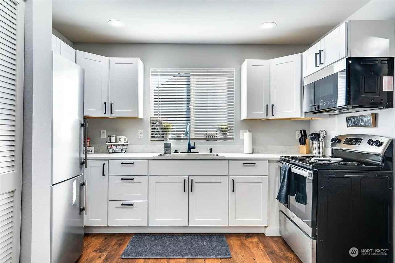 640 N Anderson St #B - Photo 6 of 13