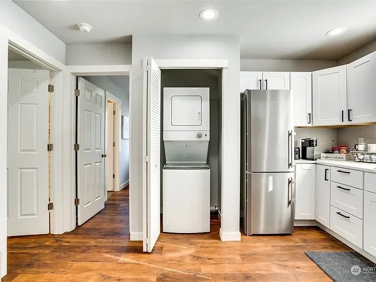 640 N Anderson St #B - Photo 7 of 13