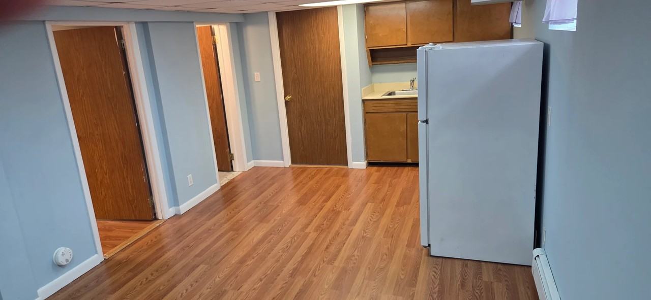 2393 Henry St - Photo 2 of 5