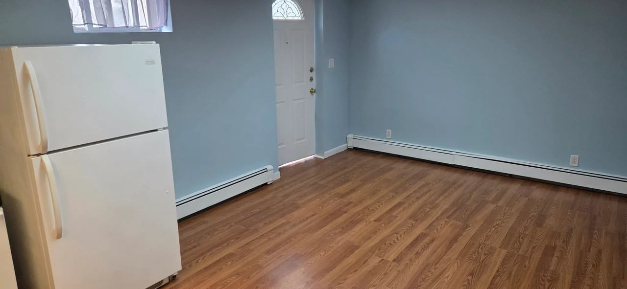 2393 Henry St - Photo 3 of 5