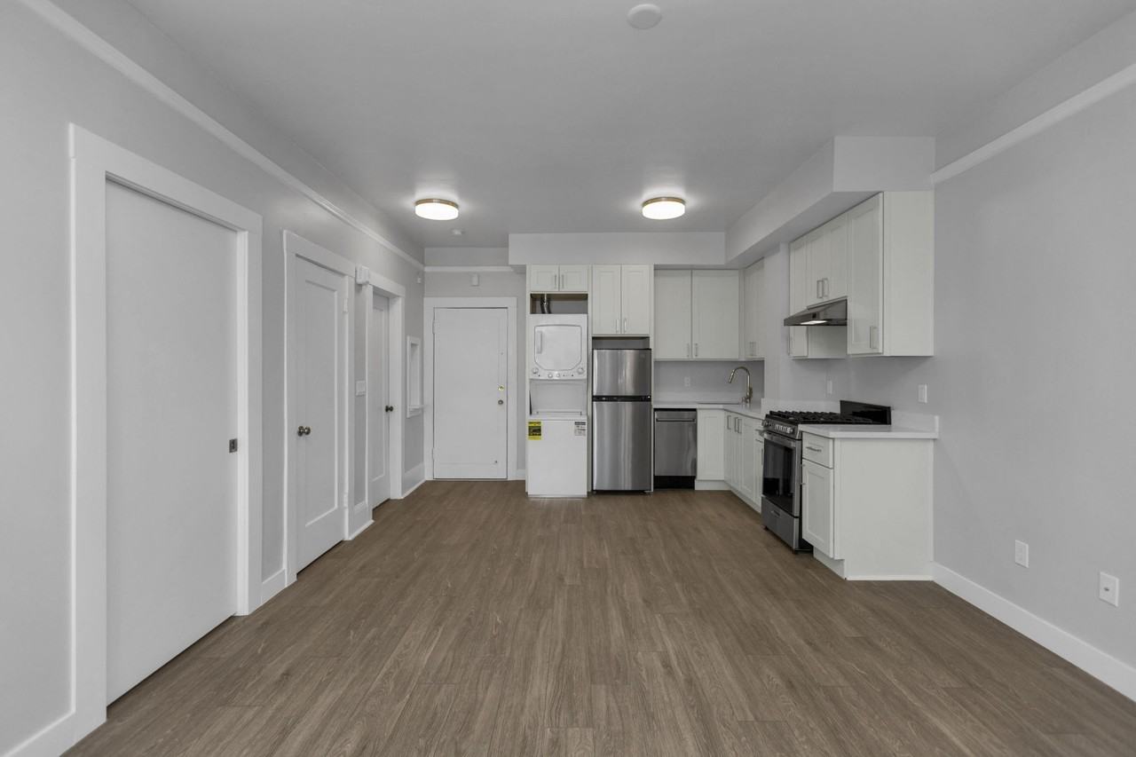 1130 Larkin - Photo 2 of 11