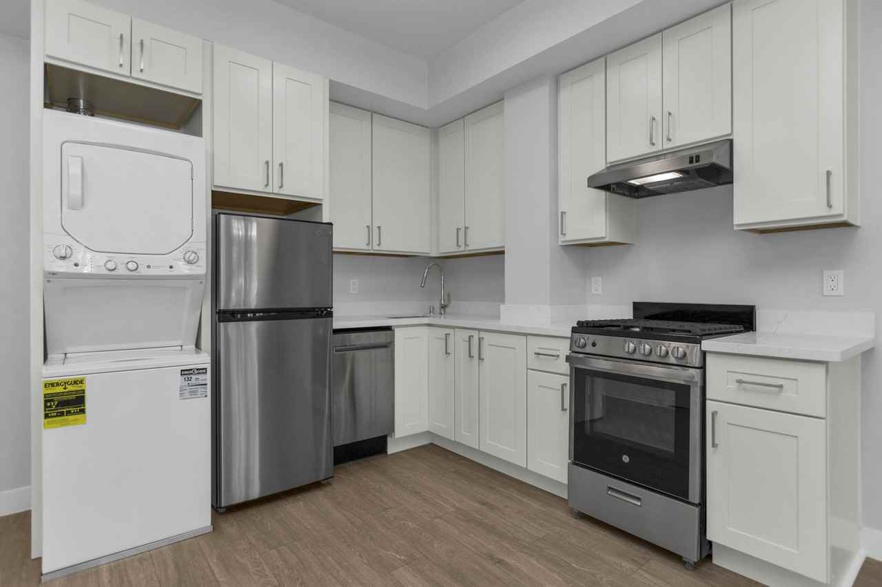 1130 Larkin - Photo 3 of 11