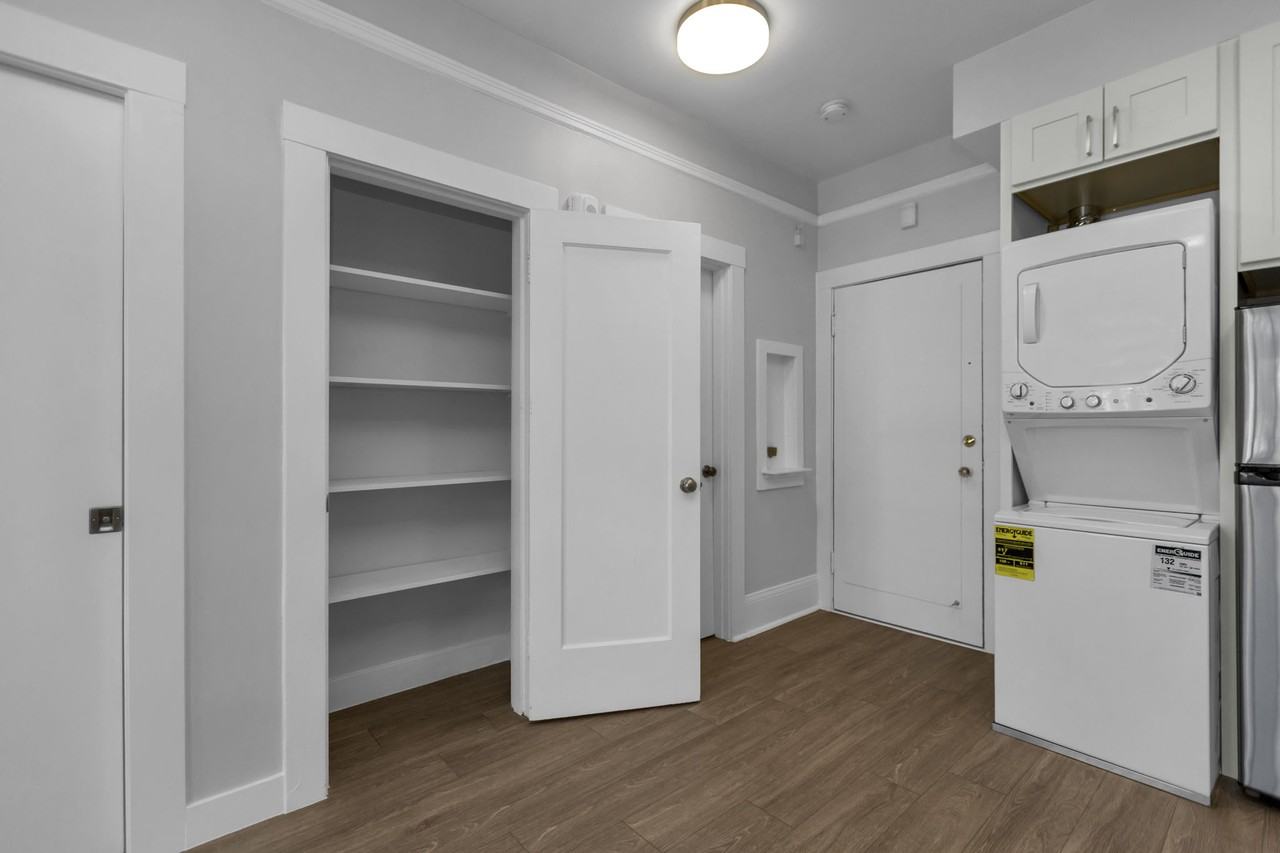 1130 Larkin - Photo 4 of 11