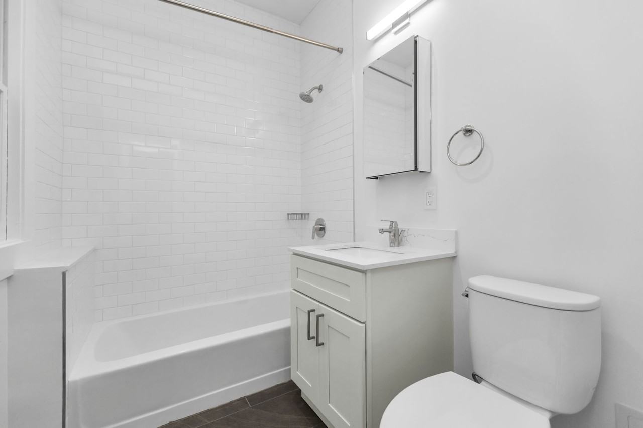 1130 Larkin - Photo 7 of 11