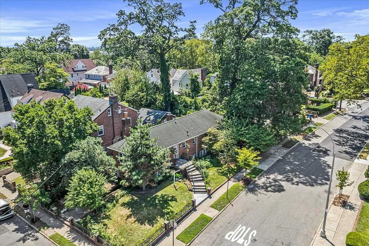 8702 188th St #NA - Photo 2 of 21