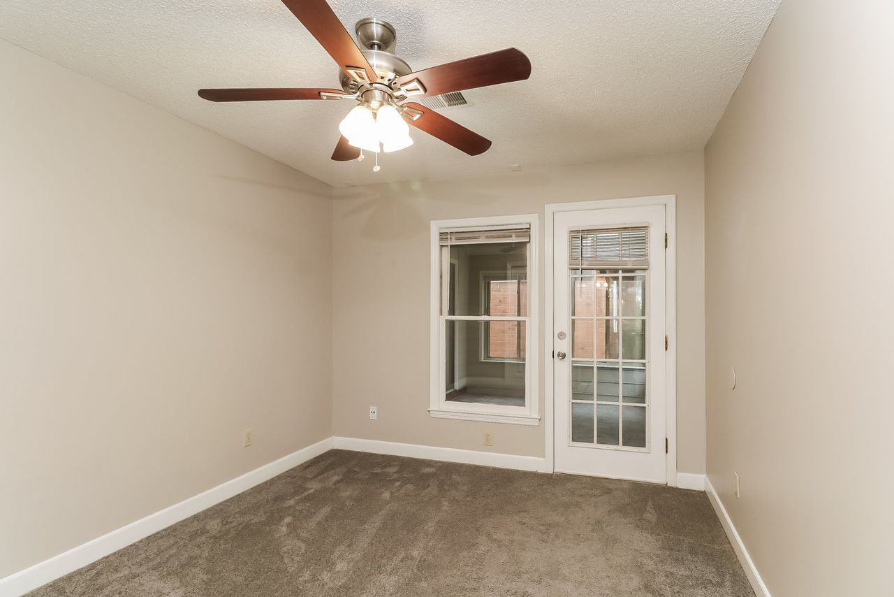 122 Village Walk #NA - Photo 4 of 8