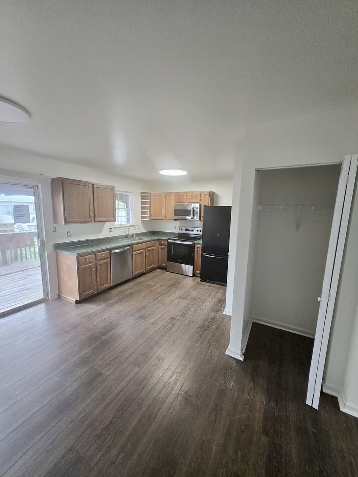 511 Sally Ln #511 - Photo 4 of 8