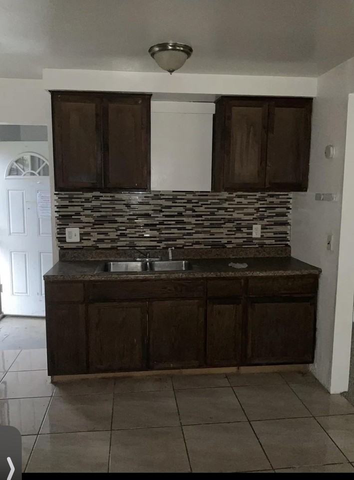 14258 Plainview Ave #NA - Photo 6 of 11