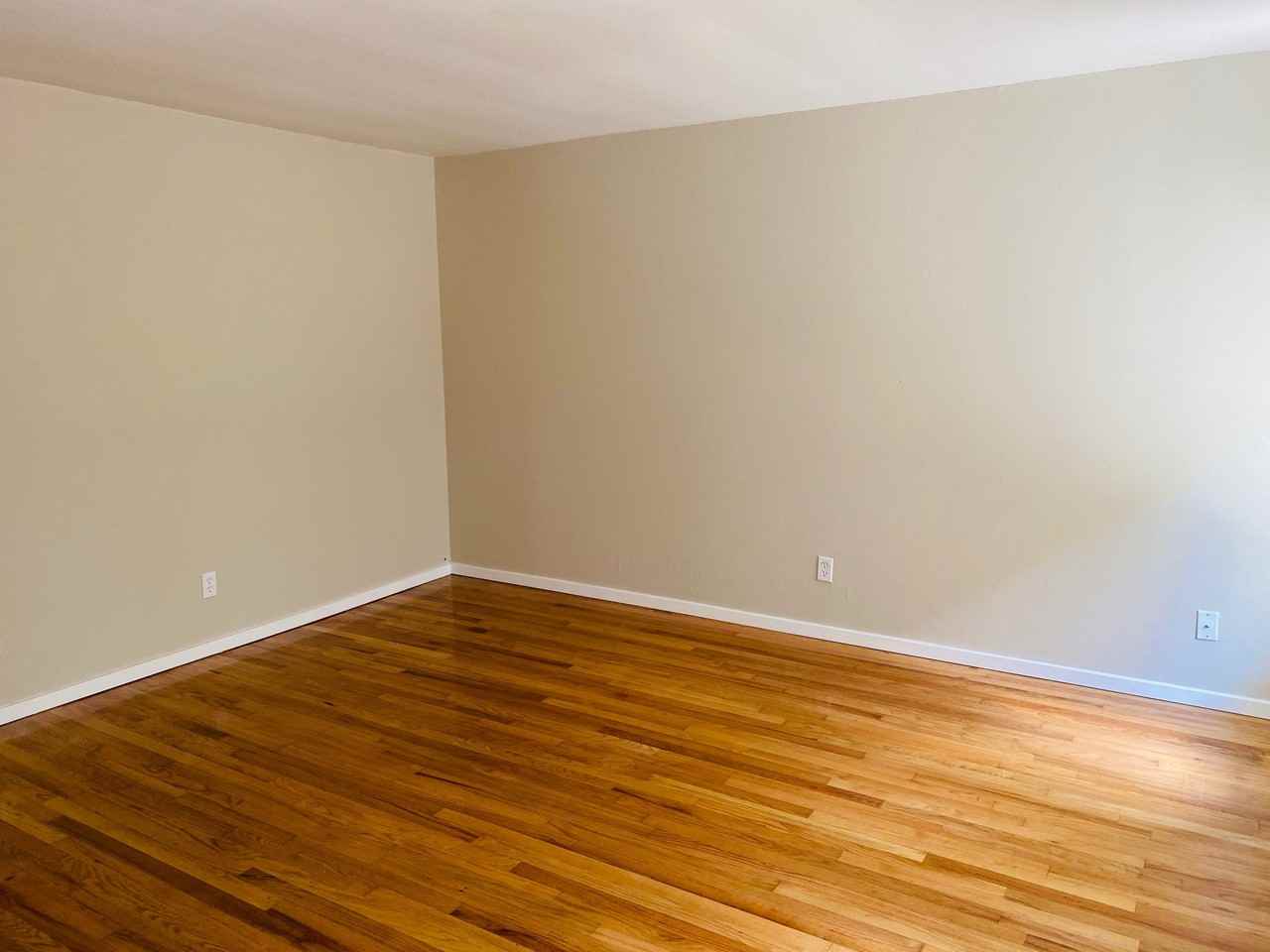 1226 Taylor Ave N #3 - Photo 4 of 11