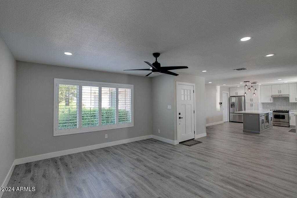 917 N 87th Pl - Photo 6 of 29