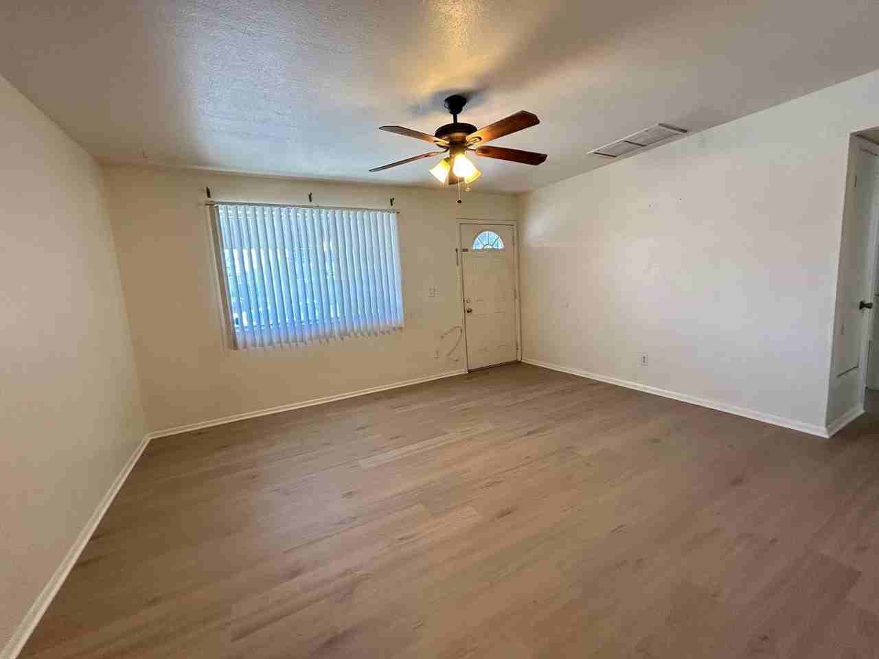 7728 W Reade Ave - Photo 2 of 21