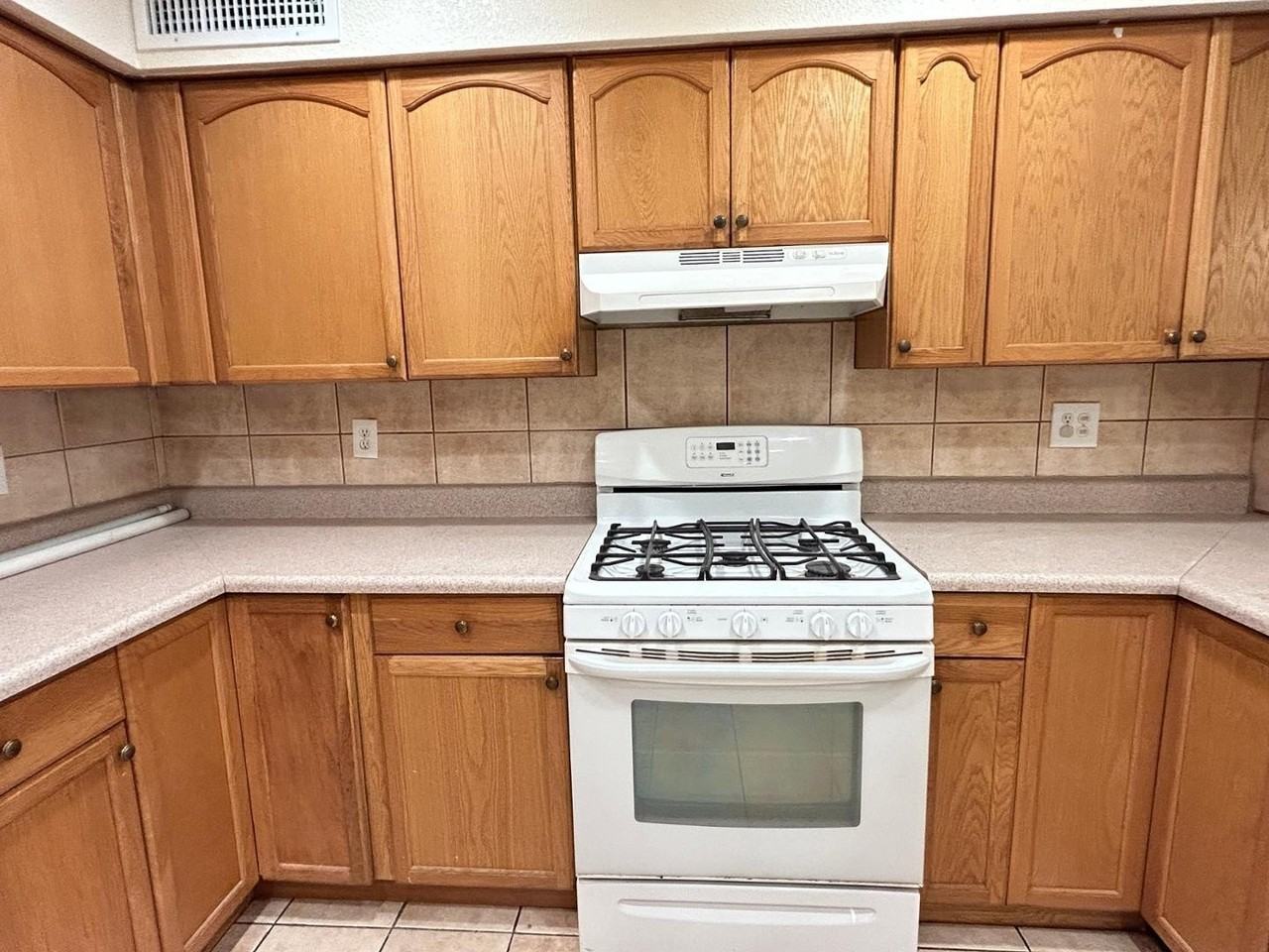 7728 W Reade Ave - Photo 4 of 21