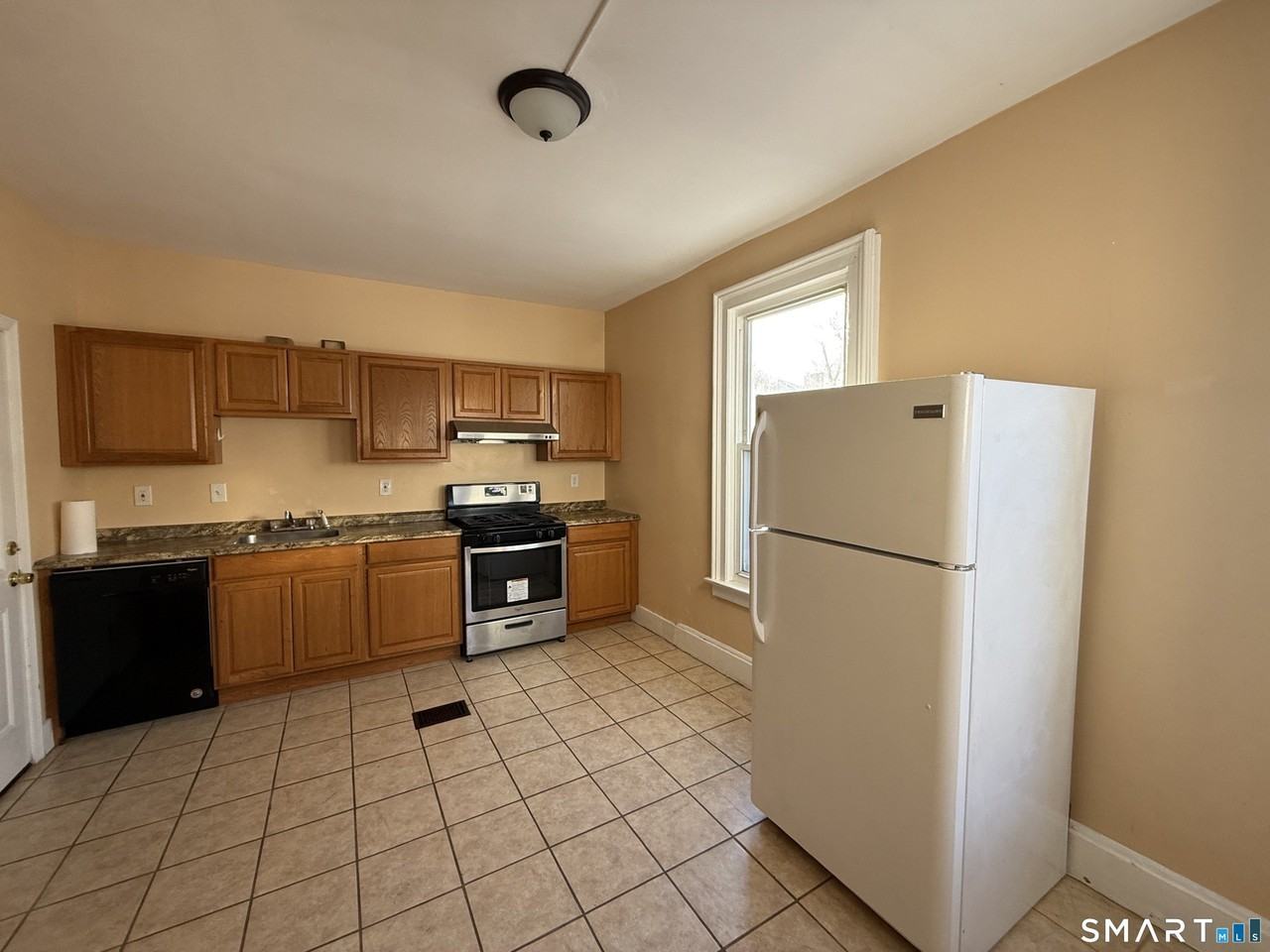 10 Gilbert Ave - Photo 2 of 8