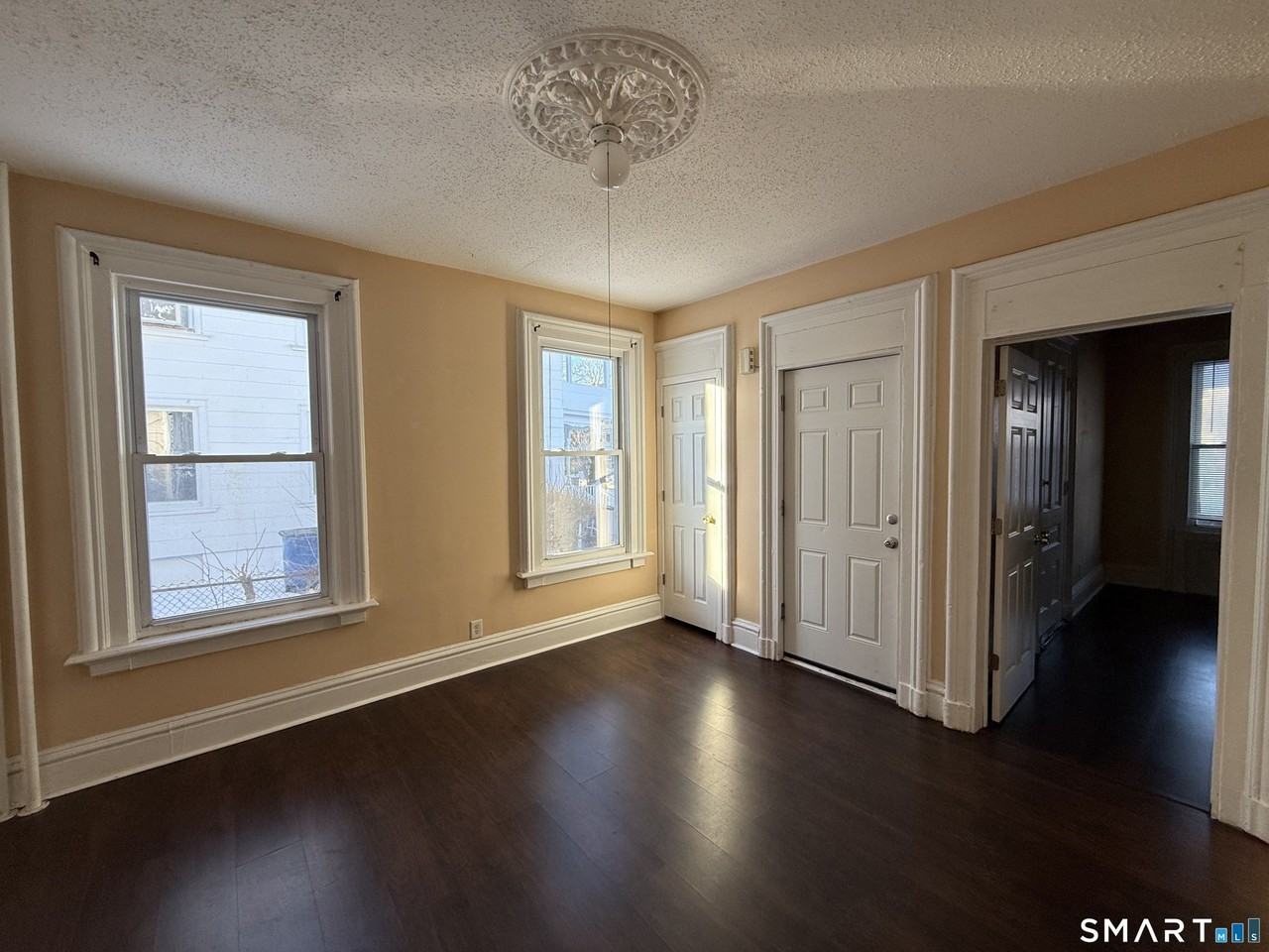 10 Gilbert Ave - Photo 3 of 8