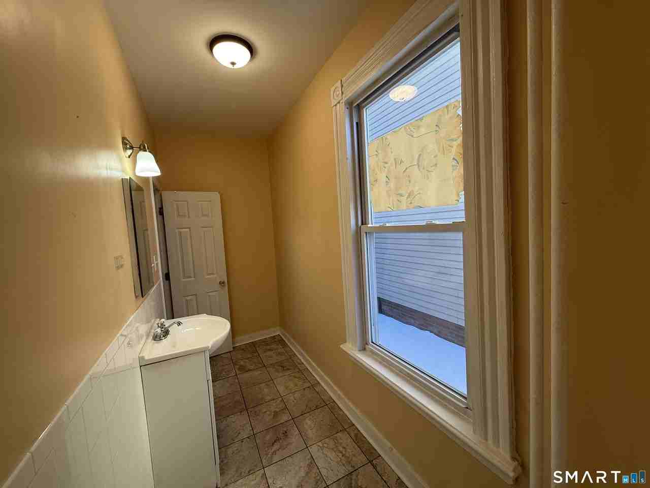 10 Gilbert Ave - Photo 4 of 8