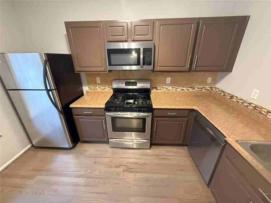 1210 Kilmington Ct - Photo 4 of 34