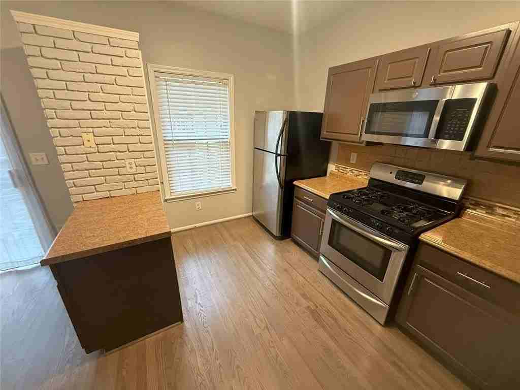 1210 Kilmington Ct - Photo 5 of 34